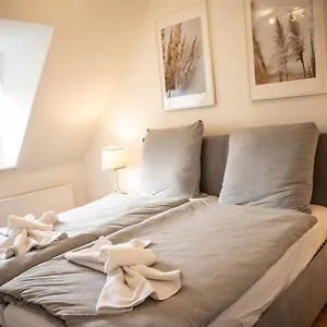 Fuer 4 Gaeste In Laatzen Messe- Und Citynah Apartment